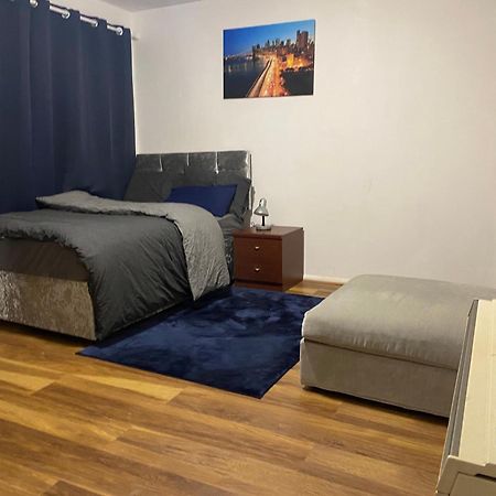 Double En-Suite Rooms Nevendon エクステリア 写真