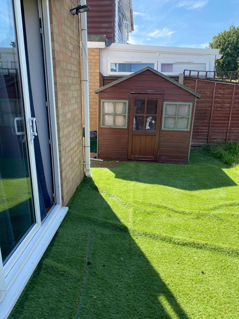 Double En-Suite Rooms Nevendon エクステリア 写真