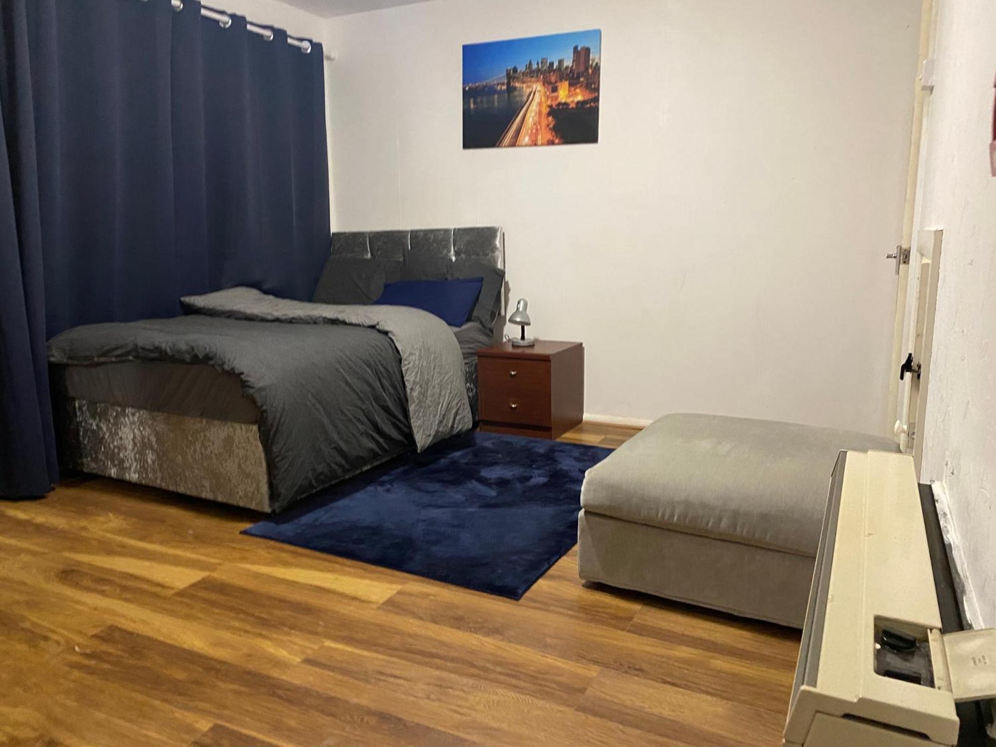Double En-Suite Rooms Nevendon エクステリア 写真